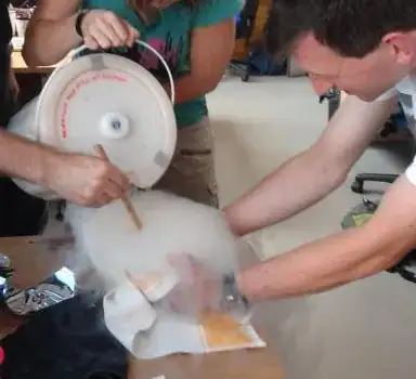 Making LN ice cream