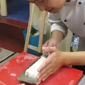 Chinese knife going sideways