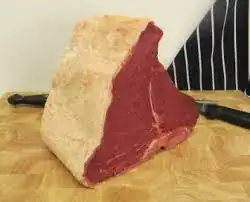 Here we see a section of the short loin primal, from this end only a thin layer of fat separate the tender loin from the sirloin.