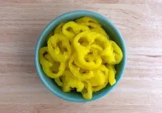Banana peppers in bowl