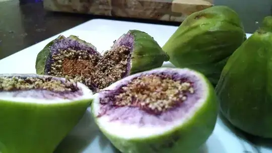 close up figs cut open