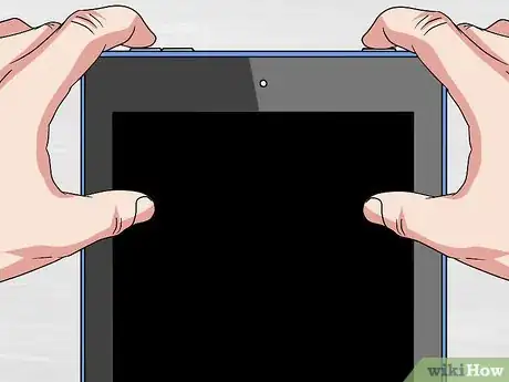Step 4 Pressione e segure o botão “Ligar e Desligar” sem soltar o botão de abaixar o volume.