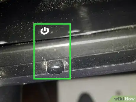 Step 3 Pressione o botão de ligar no computador e na tela.
